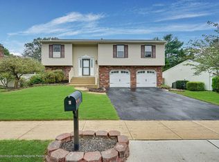 3 Cove Ct, Howell, NJ 07731