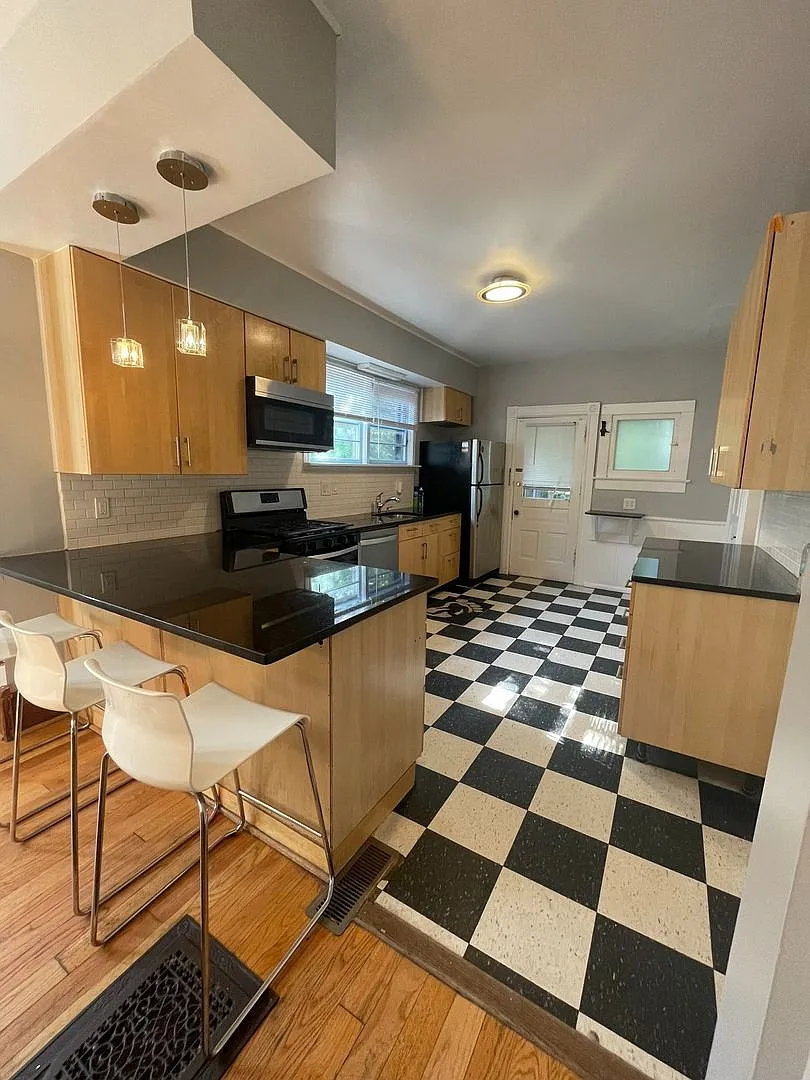 310 E William St photo 1