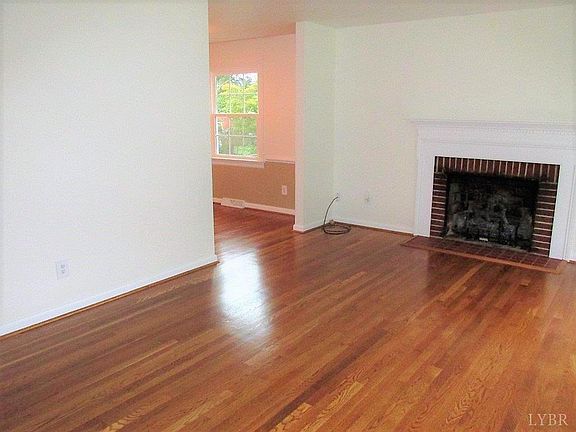 3rd image of 1109 Dandridge Dr