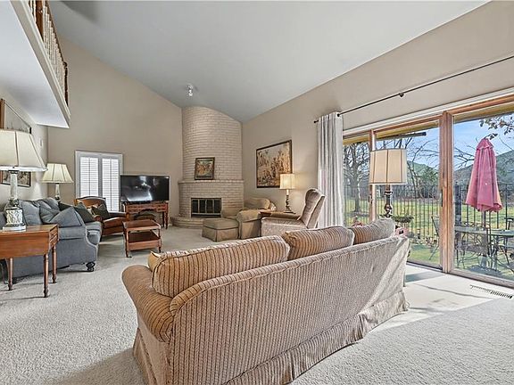 5th image of 12893 Cambridge Ct