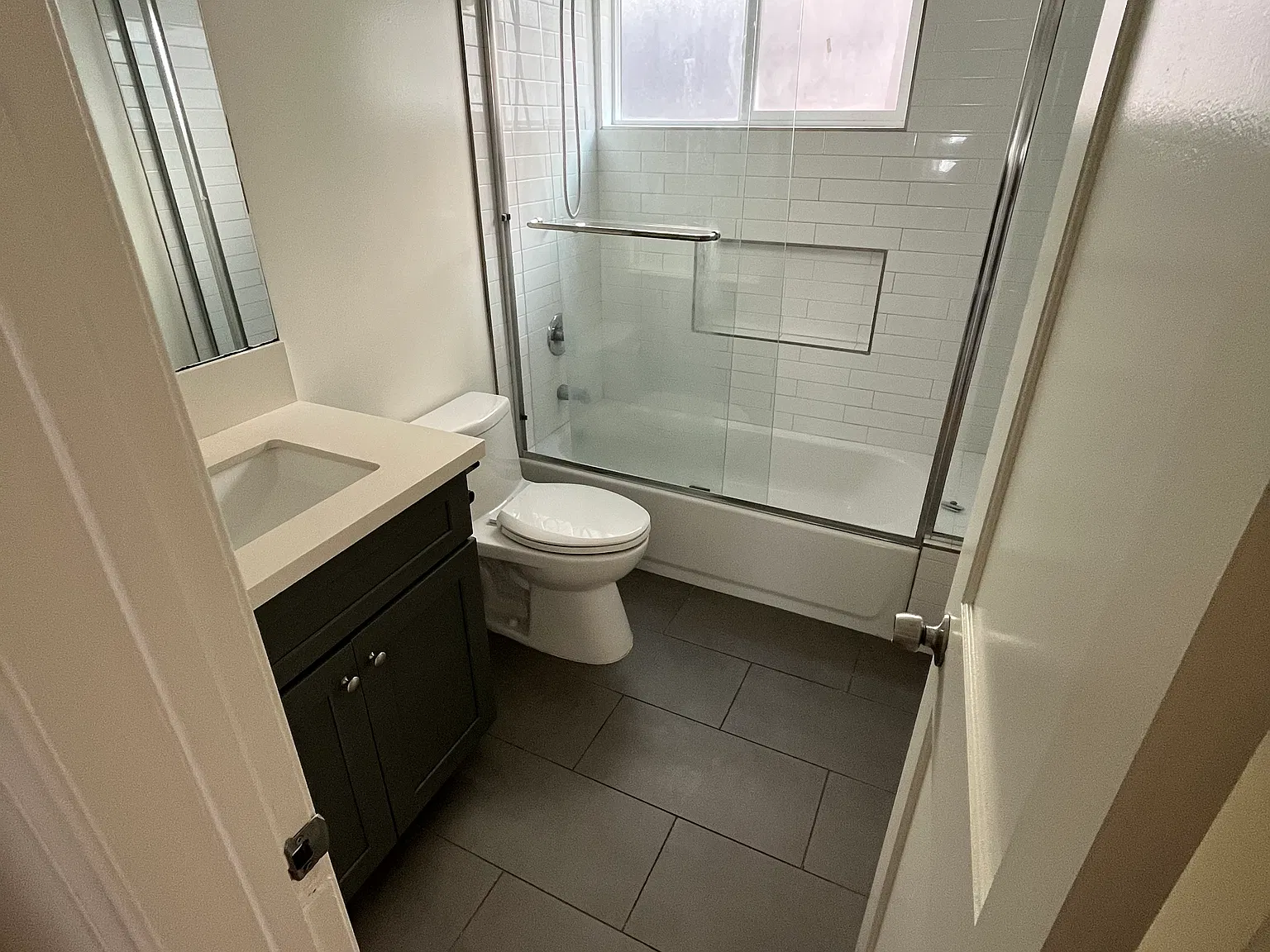 1 bed, 700 sqft, $2,300 — Photo 4