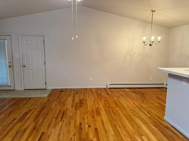326 Appletree Ln — Photo 6