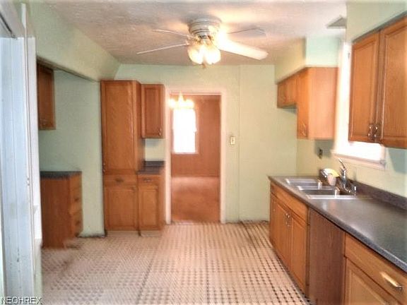 4th image of 3399 Superior Park Dr