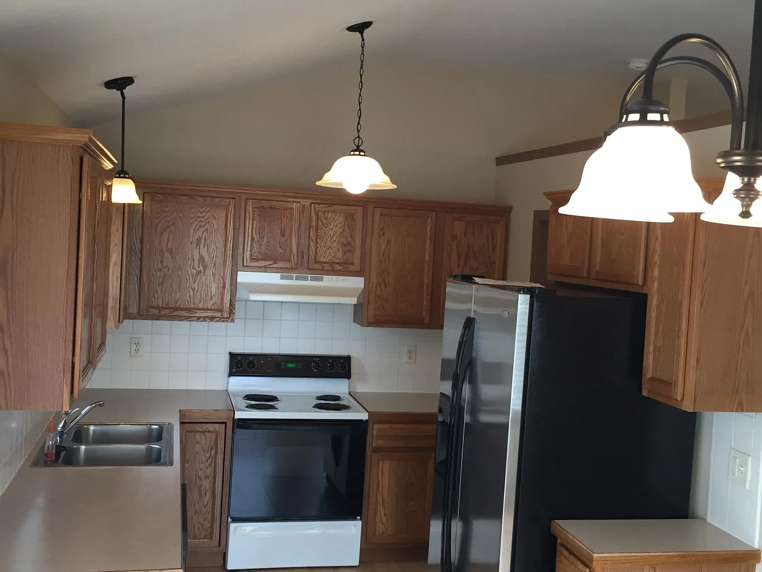 3 bed, 2100 sqft, $1,550 — Photo 3