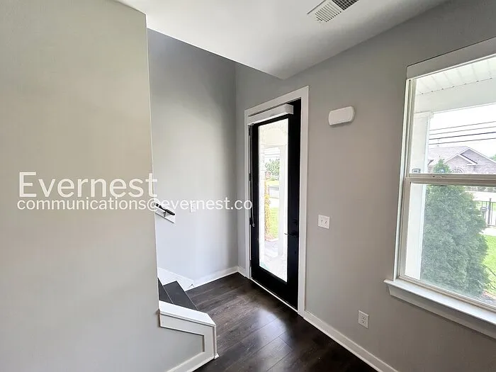 106 Ethelyne Way — Photo 2