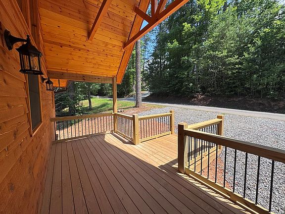 4th image of 109 Chestnut Oaks Dr