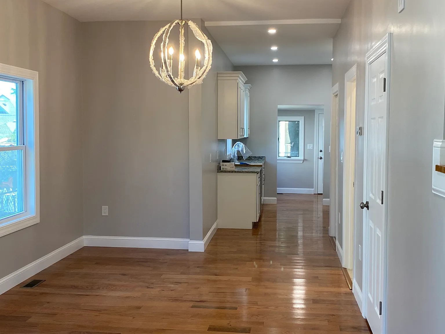 3 bed, 1.5 bath, 1000 sqft, $3,700 — Photo 2