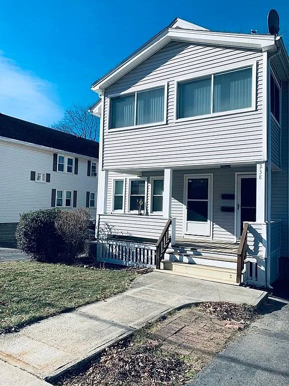 2 bed, 1.0 bath, 1100 sqft, $2,600 — Photo 1