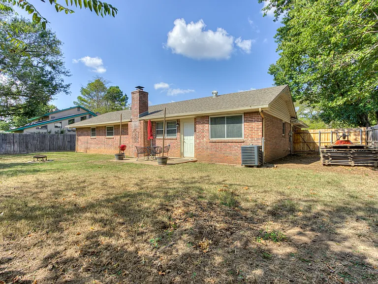 1828 Burnt Oak St — Photo 26