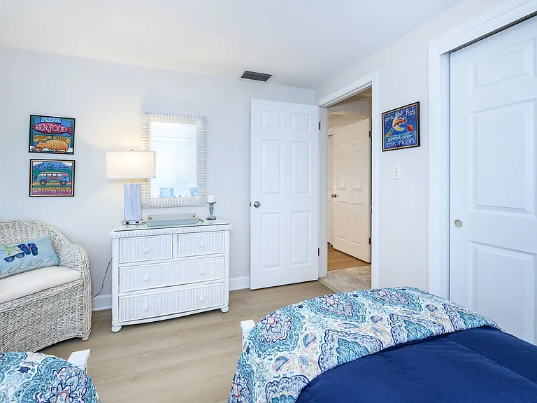 330 Harvey St — Photo 40