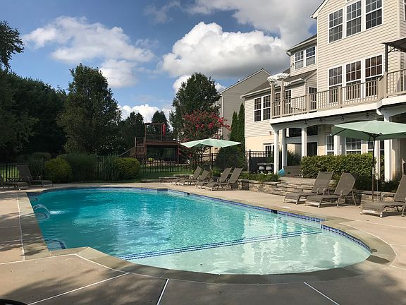 3rd image of 1124 Sparrow Mill Way