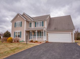 8 Belvedere Pl, Clifton Park, NY 12065