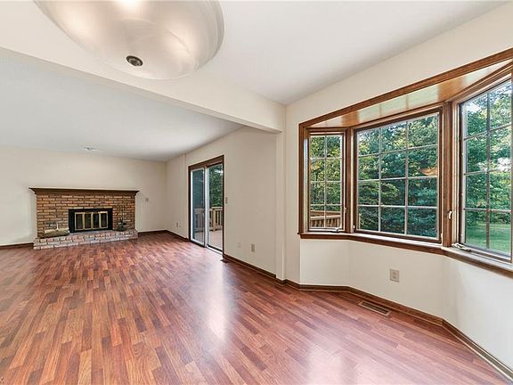 3rd image of 29439 Sayle Dr