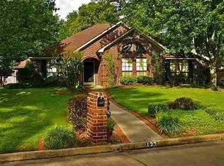 122 Arizona Ave, Wake Village, TX 75501