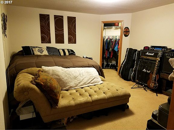 5th image of 2909 NE 165th Ave