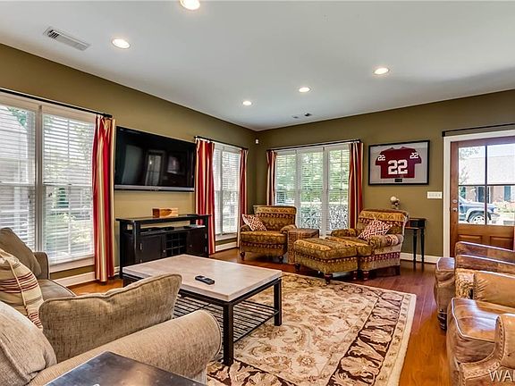 3rd image of 1029 Myrtlewood Dr
