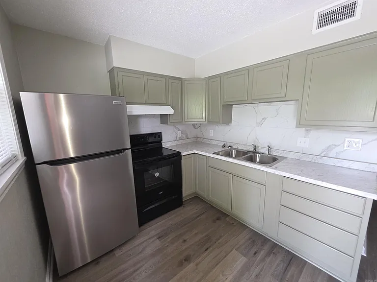 2718 Kenwood Rd #28 — Photo 3