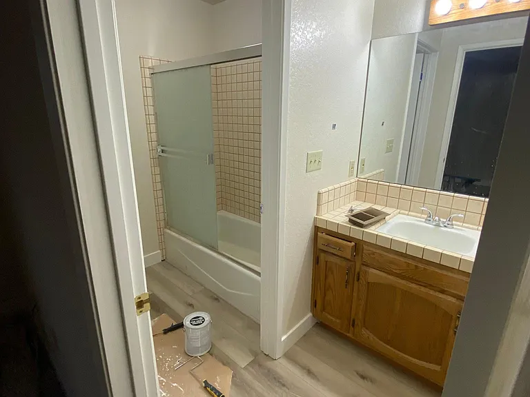 Bedroom 2 on suite bathroom