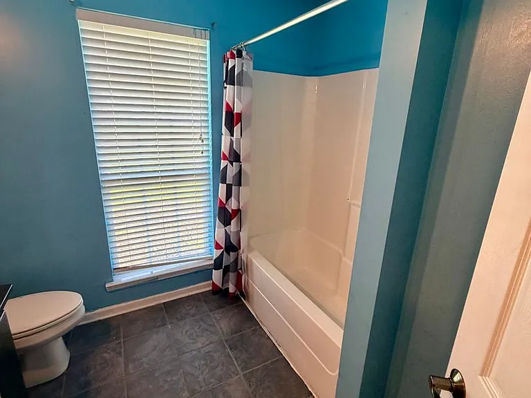 102 Kaylin Ct — Photo 11