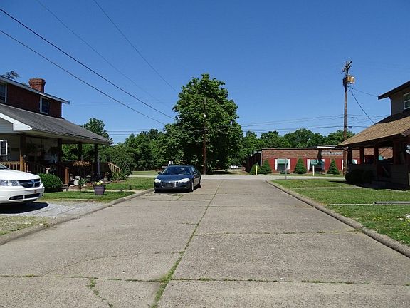 4th image of 3206 Dennis St