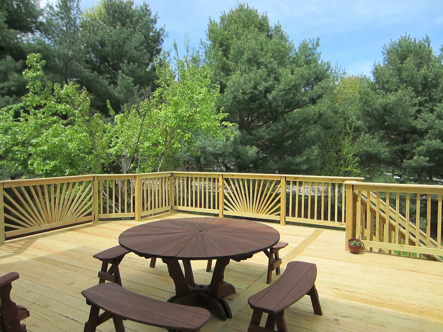 Beautifully kept 5 BR+ home office, 3.5 BA home. Attached garage. Top schools — Photo 3