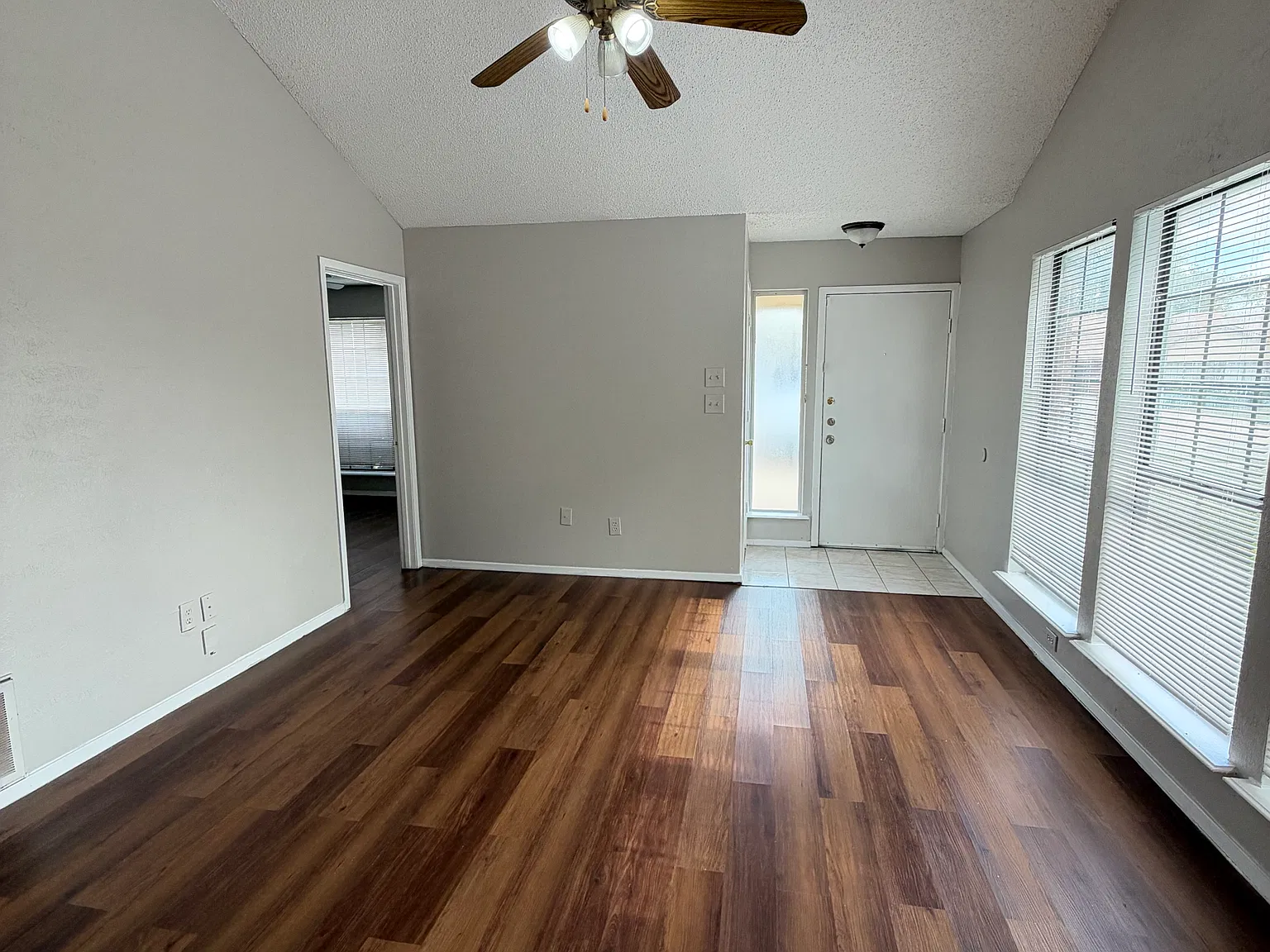 2 bed, 1022 sqft, $1,600 — Photo 3