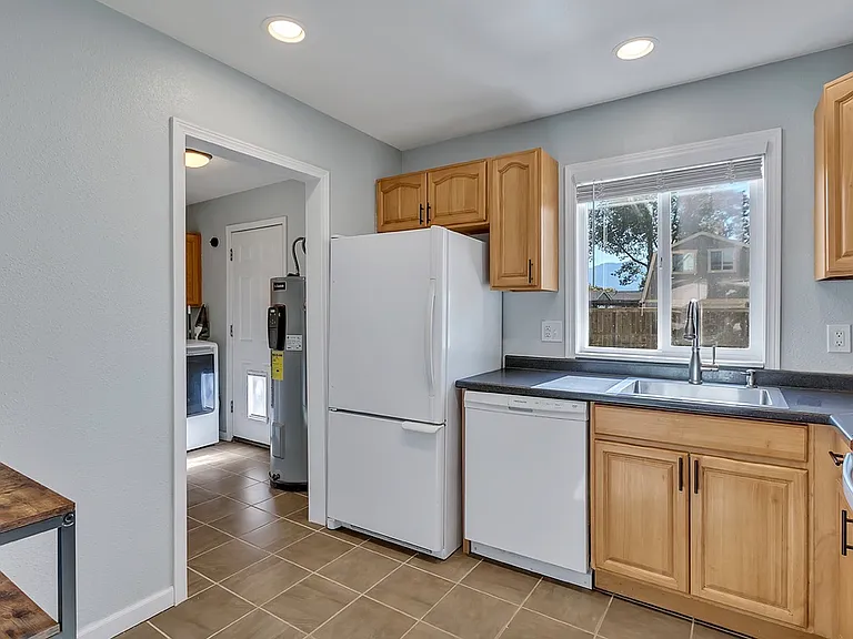 3005 Cinkovich St — Photo 12