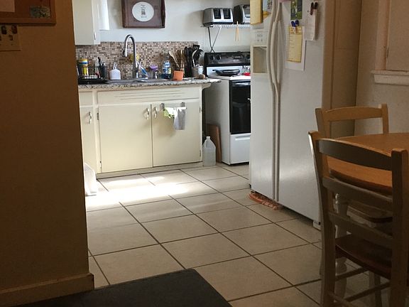 3rd image of 2209 Hart Ave