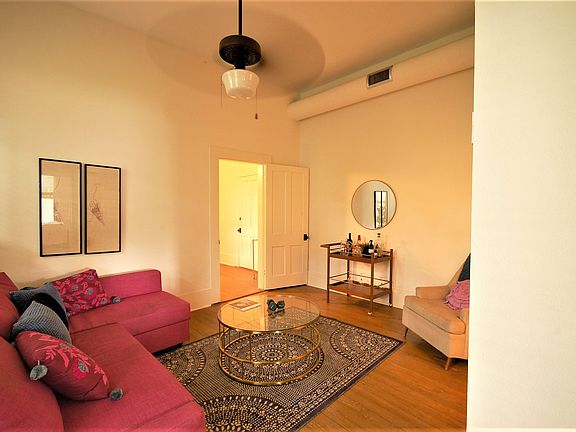 3rd image of 1214 W Hopkins St APT A