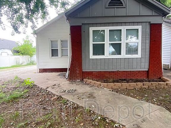 2nd image of 1558 S Harlan Ave
