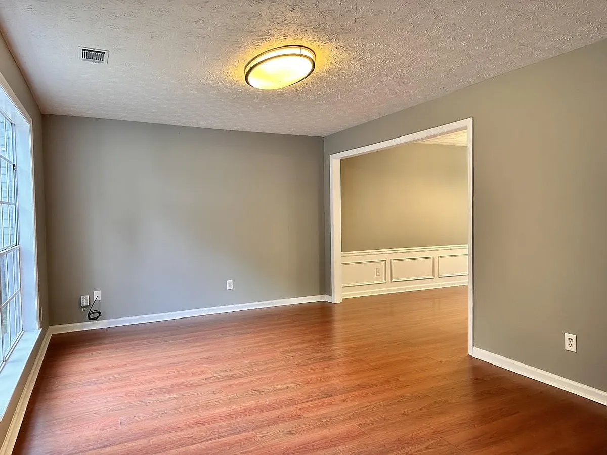 Building Photo - 350 Clearwater Pl