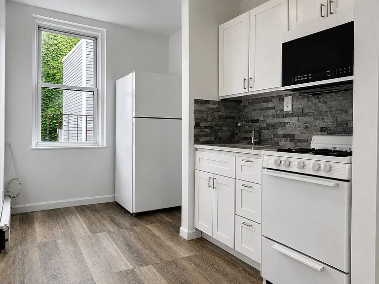 2277 Steinway St #3 — Photo 1