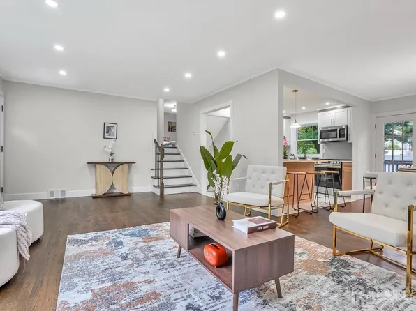 15 Sunset Rd, Morris Plains, NJ 07950