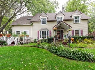 25550 W Cuba Rd, Barrington, IL 60010