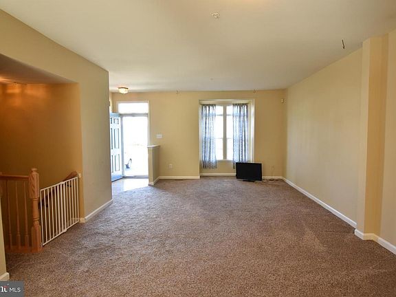 3rd image of 407 Amelanchier Ct