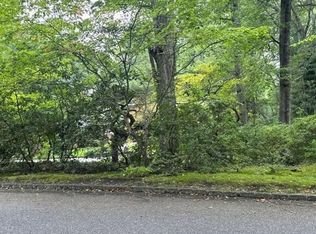 7 Springwood Path, Syosset, NY 11791