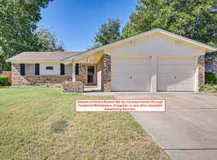 320 Gardenia Ct, Burleson, TX 76028