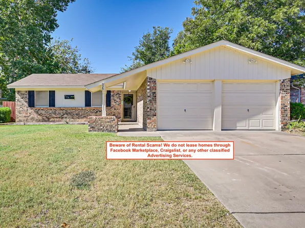 320 Gardenia Ct, Burleson, TX 76028
