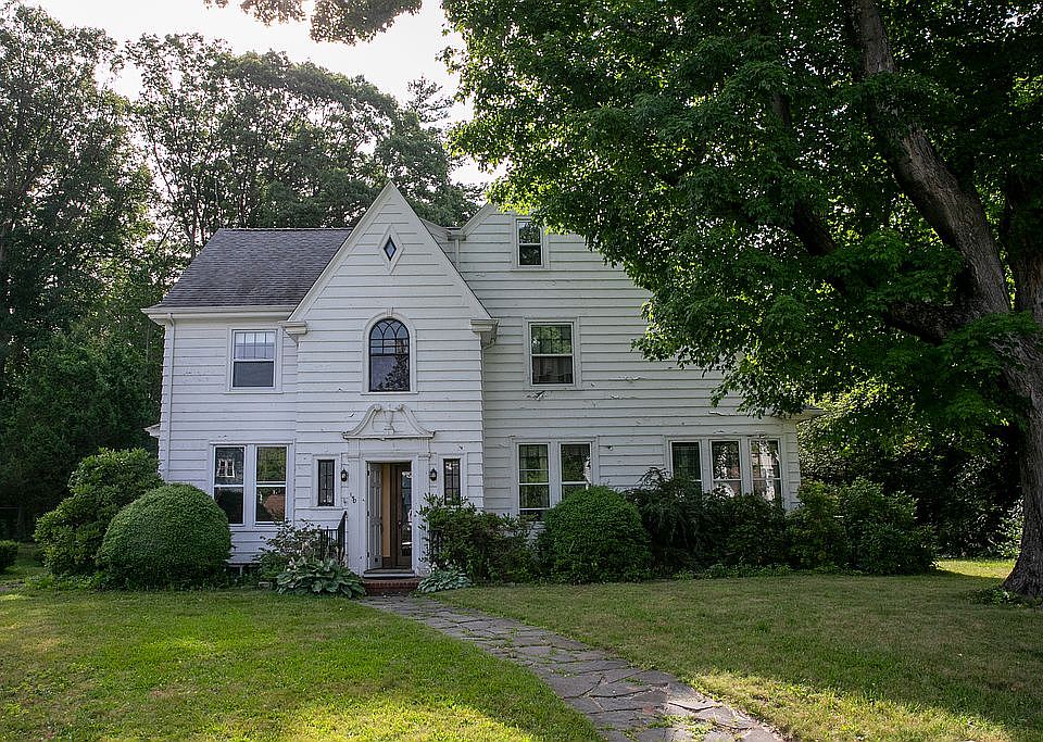 1st image of 150 Ridgewood Ave