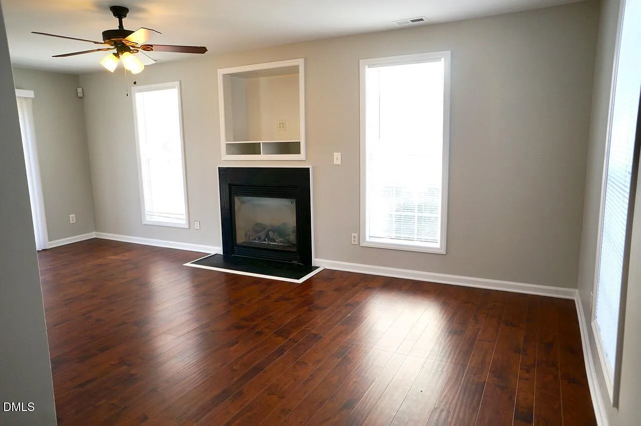 3 bed, 2.5 bath, 1656 sqft, $1,850 — Photo 3