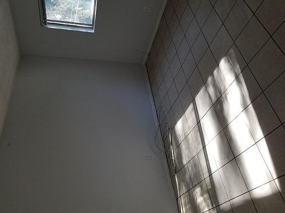 2nd image of 440 E Kingsley Ave