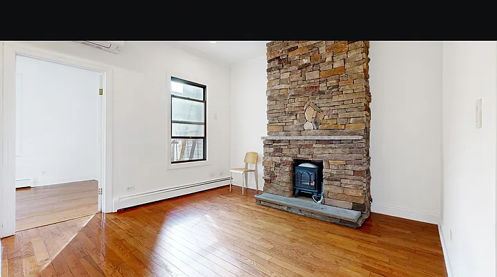 Living room, photo 2