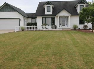 3718 Oakdale Dr, Hamilton, MI 49419