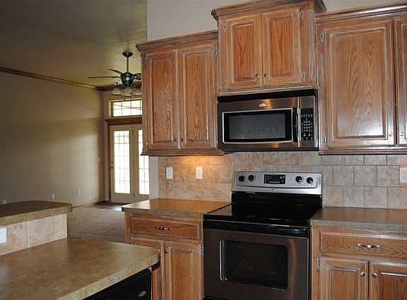 5th image of 620 E Hillcrest Ln
