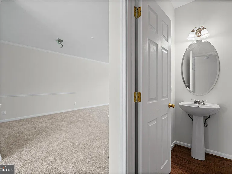 1670 Mohegan Dr #B — Photo 14
