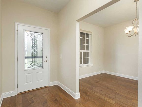 5th image of 940 Legacy Oaks Dr