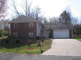 212 Woodchuck Ln, Macomb, IL 61455