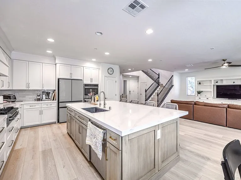 2815 Shining Sun Way — Photo 10
