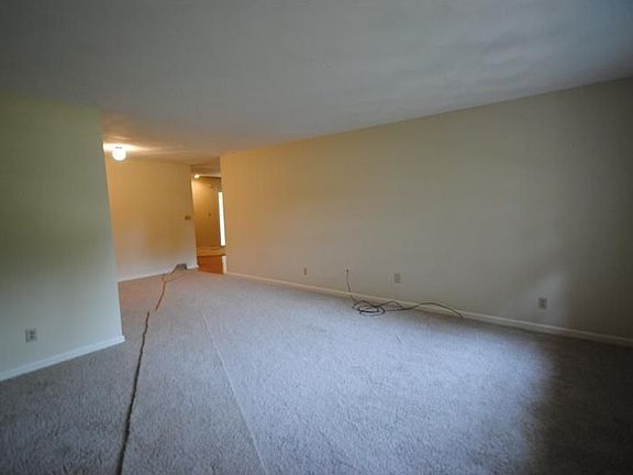 3rd image of 8432 S Delaware St