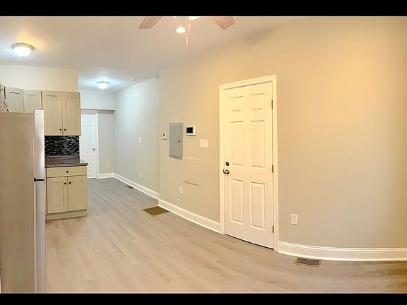 5th image of 2403 N Park Ave #1